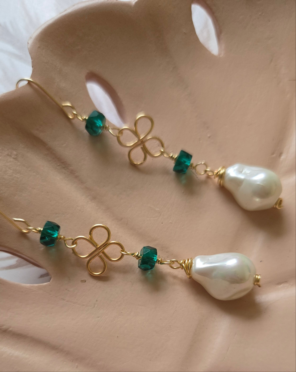 Pearl and emerald glass beaded earrings