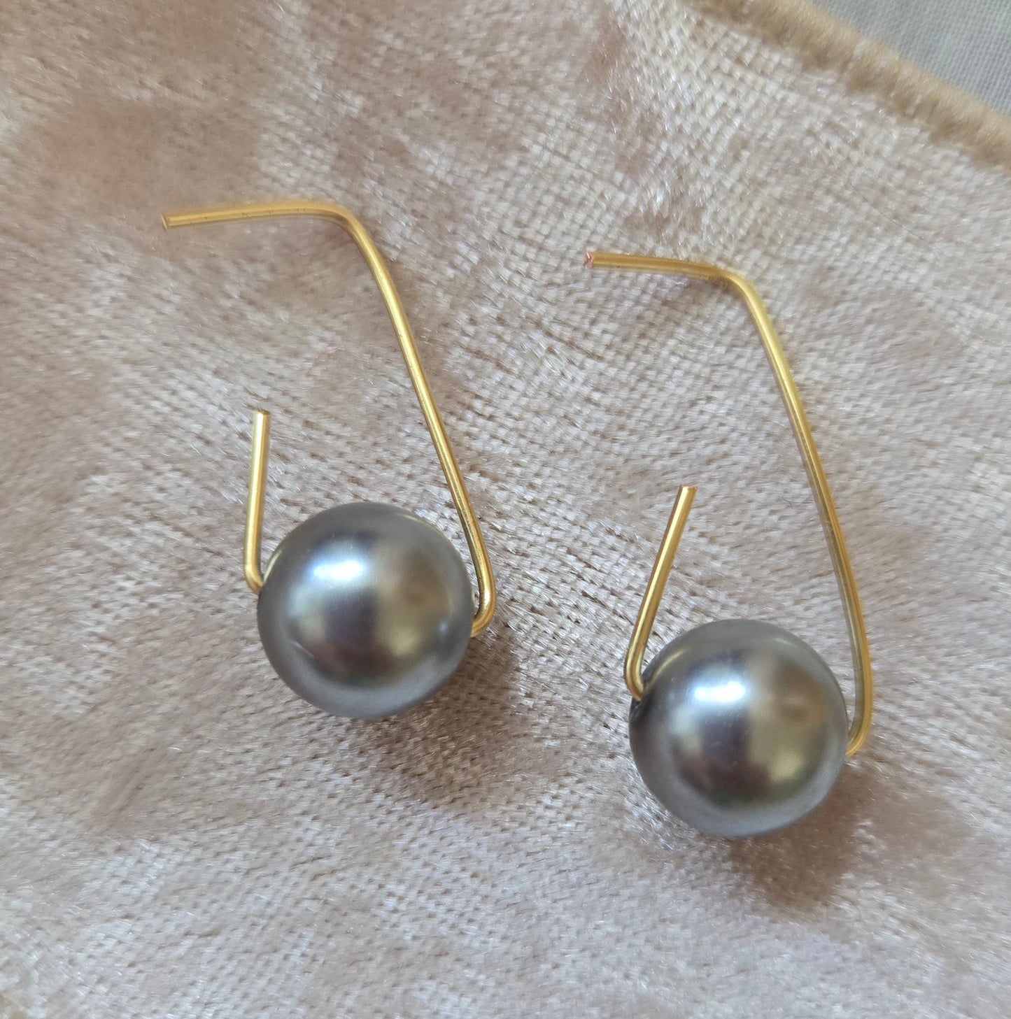 Minimalist pearl threaders