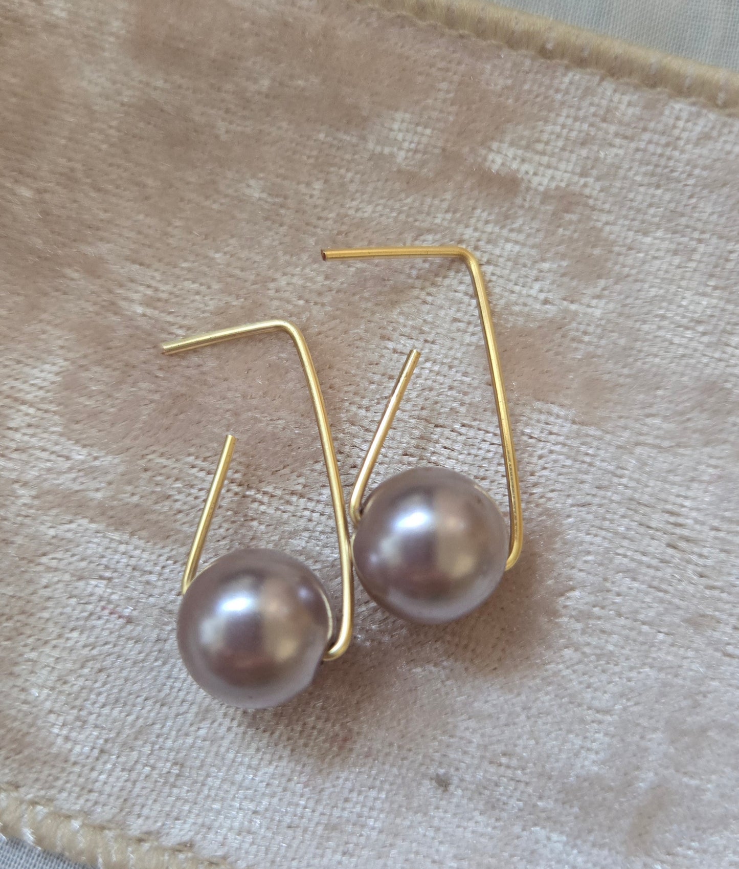 Minimalist pearl threaders