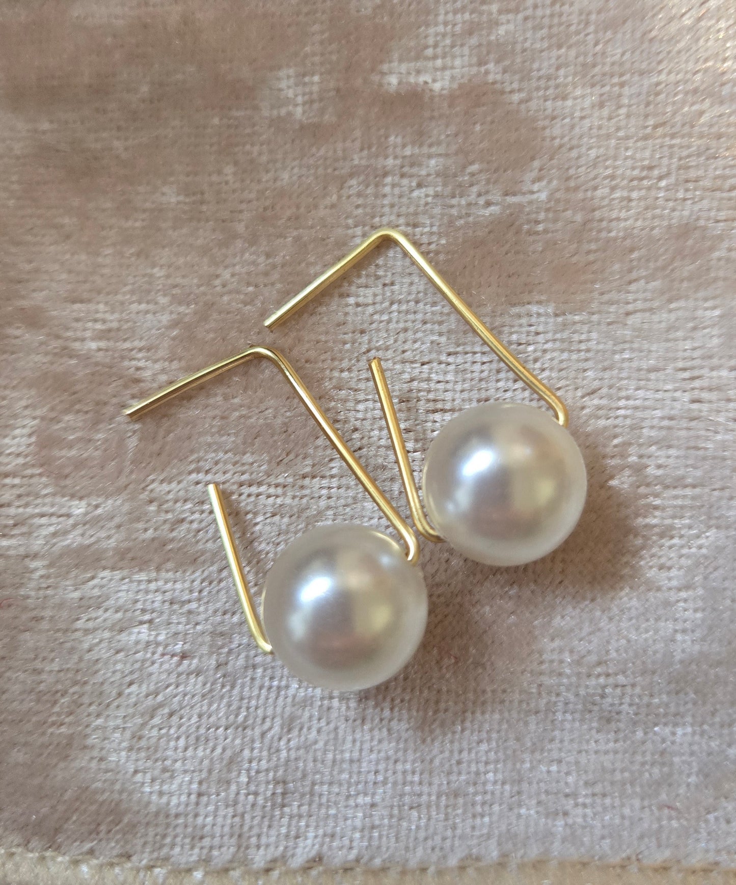 Minimalist pearl threaders
