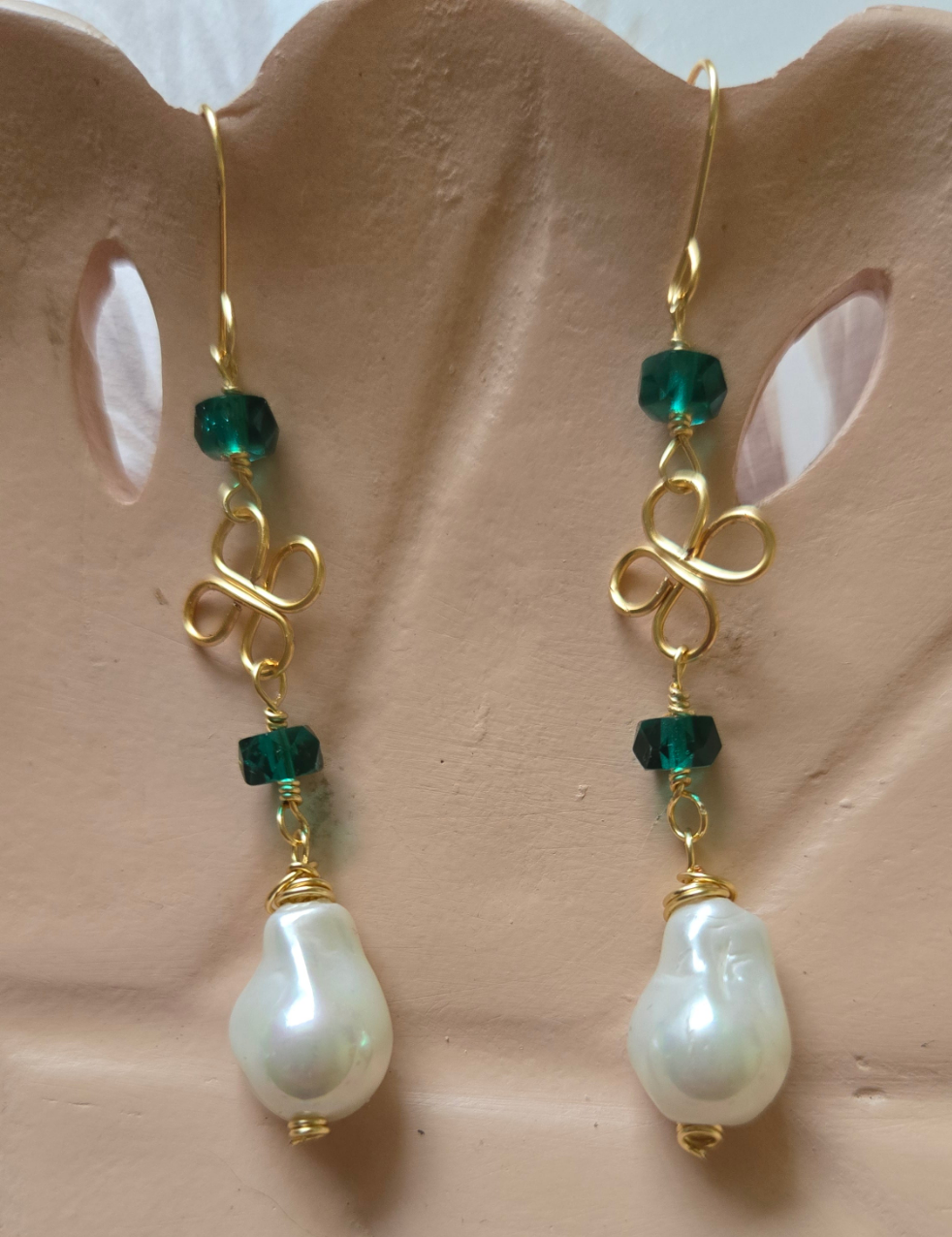 Pearl and emerald glass beaded earrings