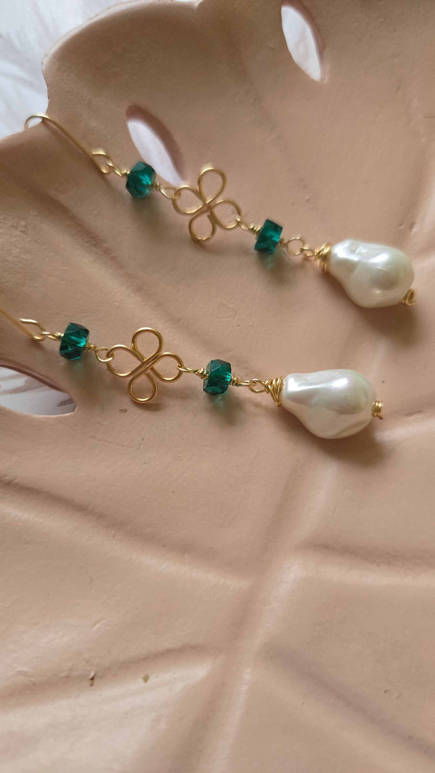 Pearl and emerald glass beaded earrings