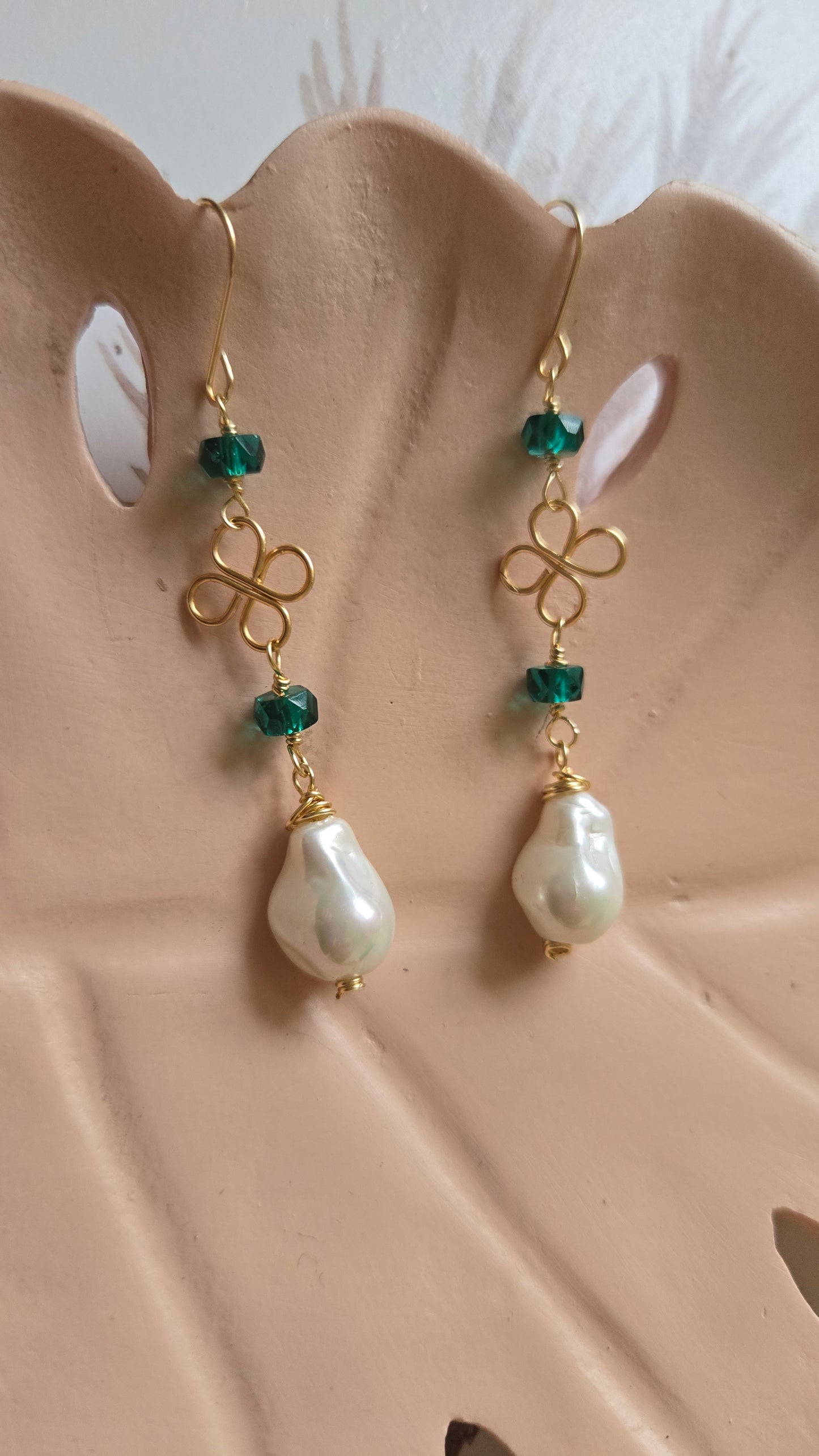 Pearl and emerald glass beaded earrings