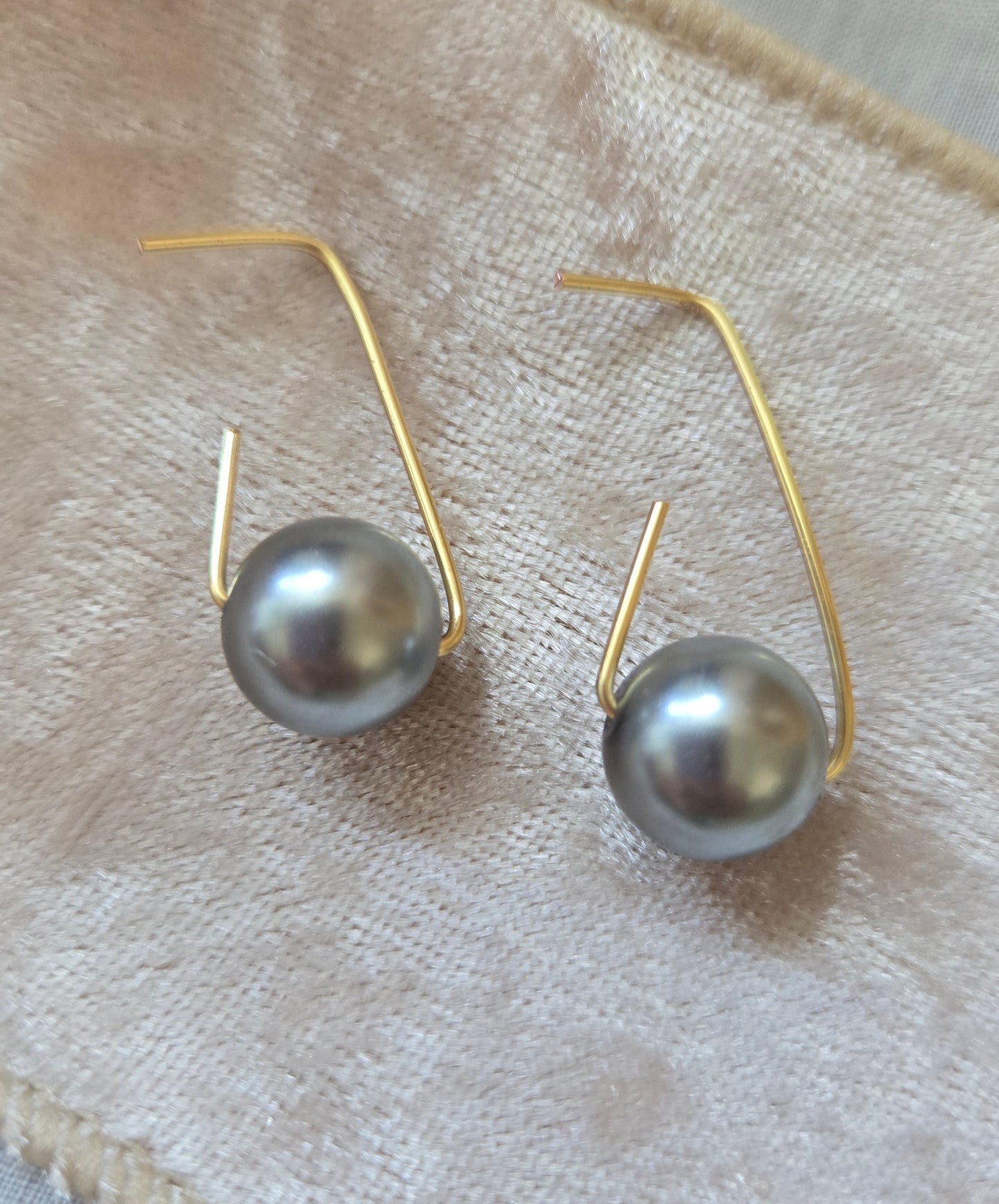 Minimalist pearl threaders